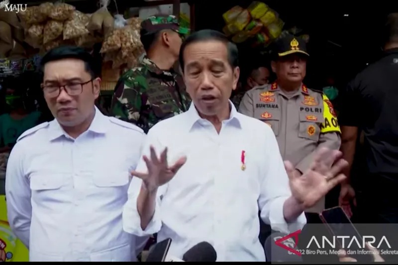 Tangkapan Layar - Presiden Jokowi memberikan keterangan pers usai meninjau harga barang di Pasar Cigombong, Bogor, Jawa Barat, Jumat (23/12/2022). (ANTARA/Indra Arief Pribadi)