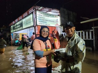 Relawan Mak Ganjar Berikan Bantuan Bagi Masyarakat Terdampak Banjir di Sulsel