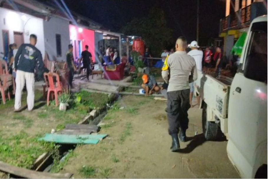 Rumah duka korban tersambar petir di Kabupaten Konawe Selatan, Minggu malam (5/3/2023) Foto: ANTARA/Harianto