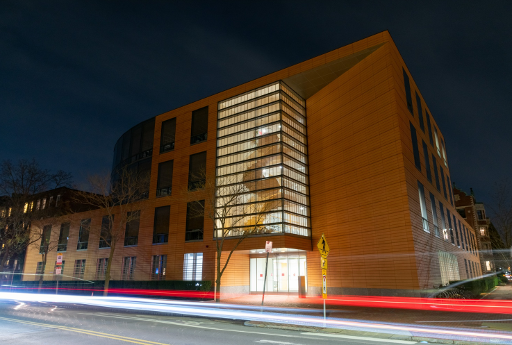 Pusat Asia Universitas Harvard terletak di Pusat Studi Pemerintahan dan Internasional, Gedung Selatan. Foto: Julian J. Giordano