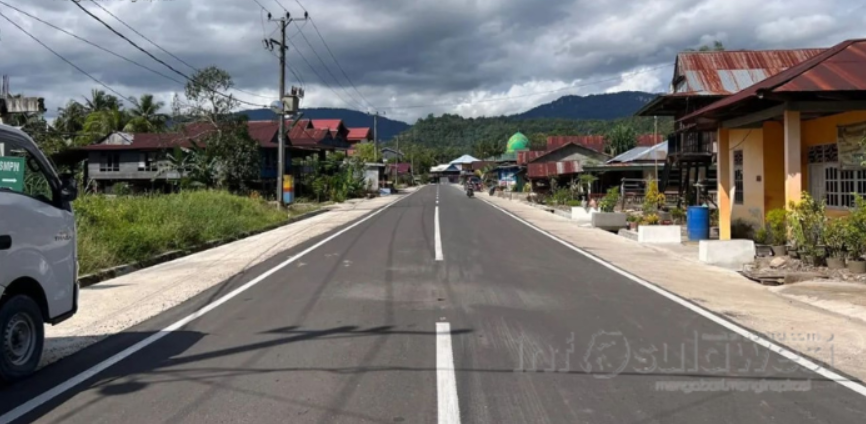 Ruas jalan yang baru rampung di bangun di Kabupaten Enrekang. Foto: Info Sulawesi