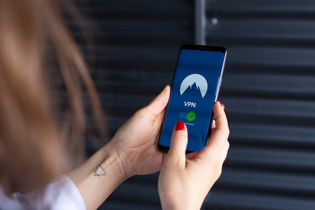 ilustrasi- penggunaan vpn untuk koneksi pribadi. Foto: Pexels