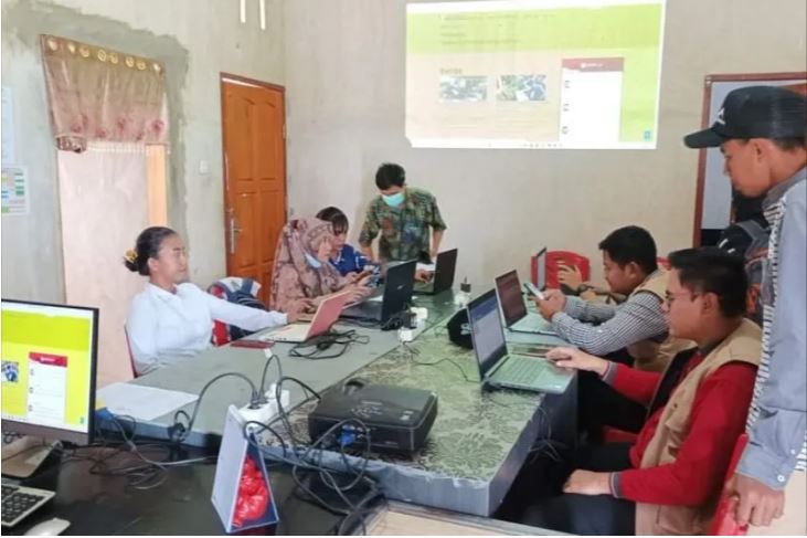 Aparatur dari 10 desa di Kecamatan Sigi Kota, Kabupaten Sigi, mengikuti bimbingan teknis pengelolaan website desa khususnya Aplikasi SIDEKA-NG (Sistem Informasi desa dan Kawasan – New Generation).  Foto: ANTARA