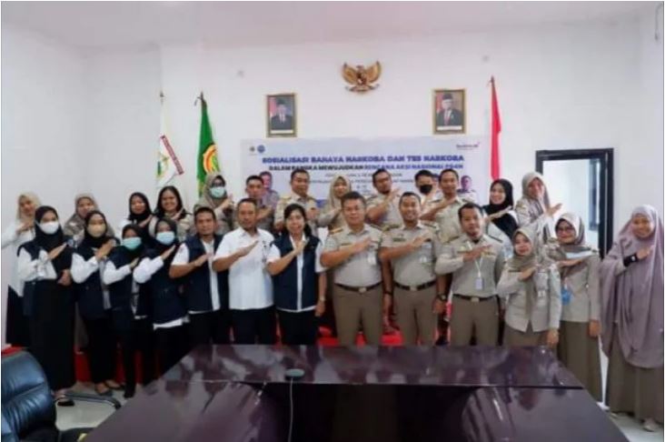 Karantina Pertanian Kabupaten Mamuju Provinsi Sulawesi Barat (Sulbar) melakukan bekerjasama dengan Badan Narkotika Nasional (BNN) Provinsi Sulbar melakukan sosialisasi bahaya narkoba di Mamuju, Senin (10/4/2023) Foto: ANTARA