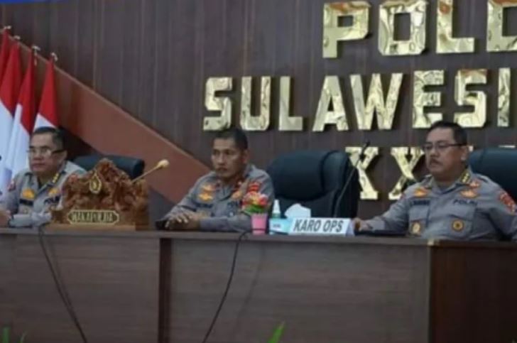 Polda Provinsi Sulawesi Barat (Sulbar) menggelar latihan pra operasi ketupat Marano 2023 dalam rangka pengamanan lebaran hari raya idul fitri 1444 hijriah, di Mamuju, Minggu (16/4/2023). Foto: ANTARA 