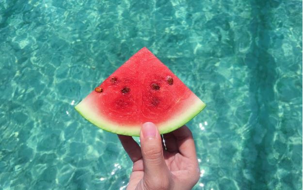 Semangka, obat rumahan untuk penyakit musim panas. Foto: Pexels