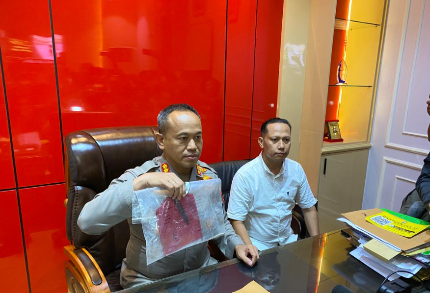 Kapolrestabes Makassar, Kombes Pol Mokhamad Ngajib, saat memberikan keterangan terkait video pria tertembak yang viral, Rabu, 10 Mei 2023. Medcom.id/Muhammad Syawaluddin.