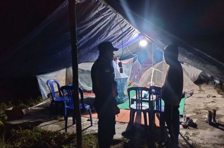 Situasi tenda pengungsian pascagempa di Desa Kamarora B, Kecamatan Nokikalaki, Kabupaten Sigi, Minggu (6/8/2023). (ANTARA/HO-BPBD Sulteng)