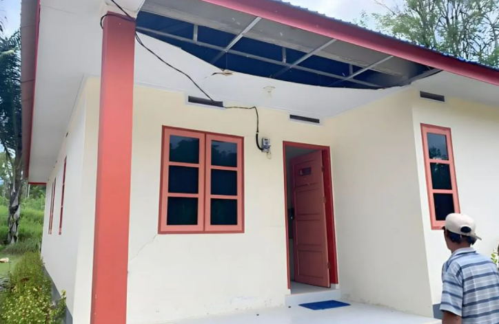 Kondisi rumah warga yang rusak di Desa Lembangtongoa, Kecamatan Palolo karena gempa berkekuatan magnitudo 5,3 di Kabupaten Sigi pada Minggu (6/8/2023). (ANTARA/HO-BPBD Sulteng)