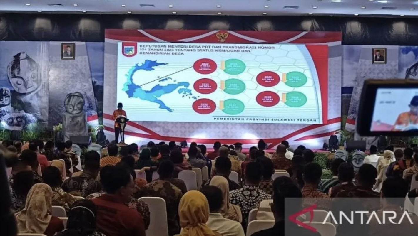 Gubernur Sulawesi Tengah, Rusdy Mastura menyampaikan laporannya pada kegiatan rapat koordinasi nasional (Rakornas) percepatan pembangunan daerah tertinggal yang berlangsung di Kota Palu, Selasa, Selasa, 3 Oktober 2023 (ANTARA/Moh Ridwan)