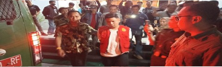 Terdakwa kasus asusila Bintang Mahesa Supriyadi digiring ke tahanan usai kabur saat hendak menjalani sidang, di Kejari Makassar, Sulawesi Selatan, Rabu, 20 Desember 2023. Medcom.id/Muhammad Syawaluddin