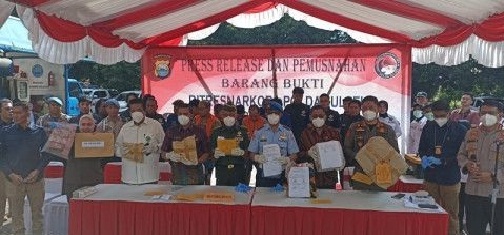 Forkopimda Sulawesi Selatan saat merilis kasus penyalahgunaan narkoba, Kamis, 28 Desember 2023. Medcom.id/Muhammad Syawaluddin